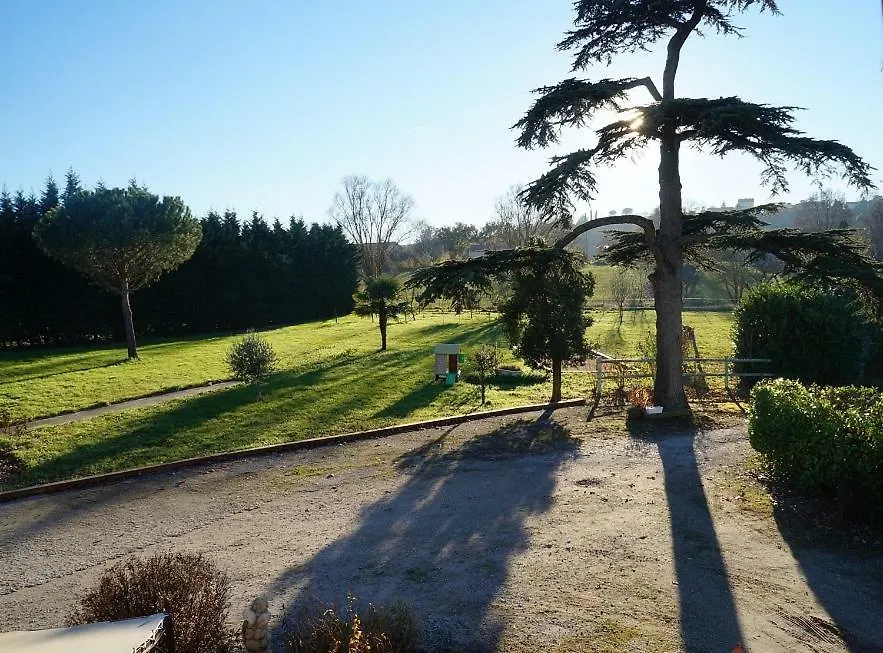 Domaine en castanet Bed and Breakfast Caraman